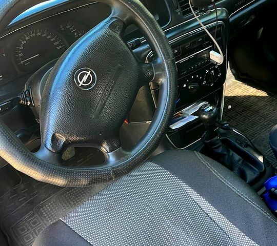 Опель Вектра, объемом двигателя 1.6 л и пробегом 400 тыс. км за 2500 $, фото 1 на Automoto.ua