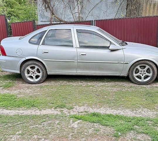 Опель Вектра, объемом двигателя 2 л и пробегом 320 тыс. км за 1600 $, фото 1 на Automoto.ua