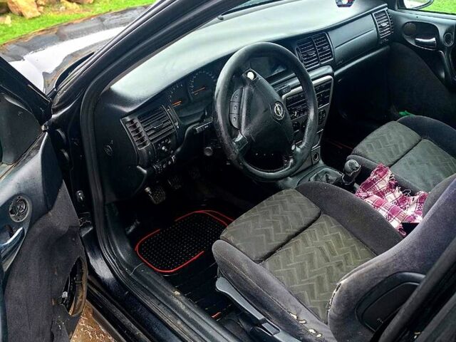 Опель Вектра, об'ємом двигуна 2 л та пробігом 110 тис. км за 700 $, фото 1 на Automoto.ua