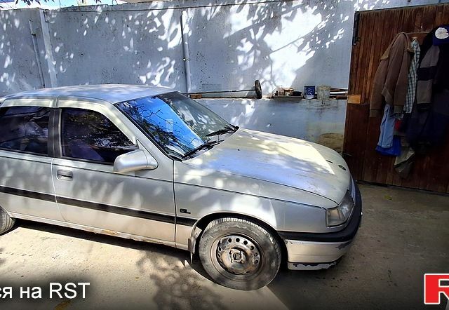 Опель Вектра 1989 в Николаеве на Automoto.ua Опель Вектра, объемом двигателя 2 л и пробегом 300 тыс. км за 1400 $, фото 1 на Automoto.ua