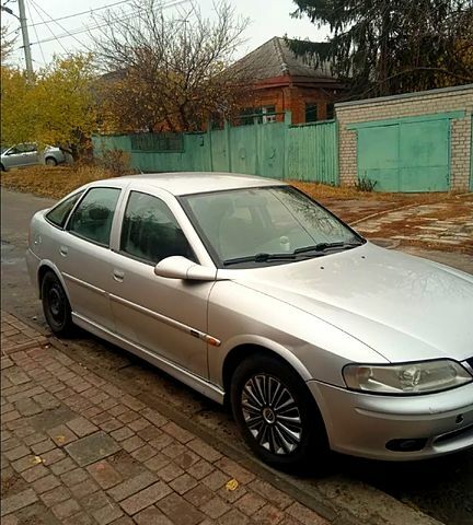 Опель Вектра, объемом двигателя 1.8 л и пробегом 200 тыс. км за 3000 $, фото 1 на Automoto.ua
