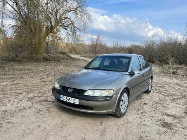 Желтый Опель Вектра, объемом двигателя 1.7 л и пробегом 222 тыс. км за 1400 $, фото 1 на Automoto.ua