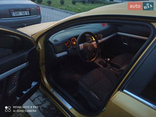 Жовтий Опель Вектра, об'ємом двигуна 0 л та пробігом 249 тис. км за 4800 $, фото 1 на Automoto.ua