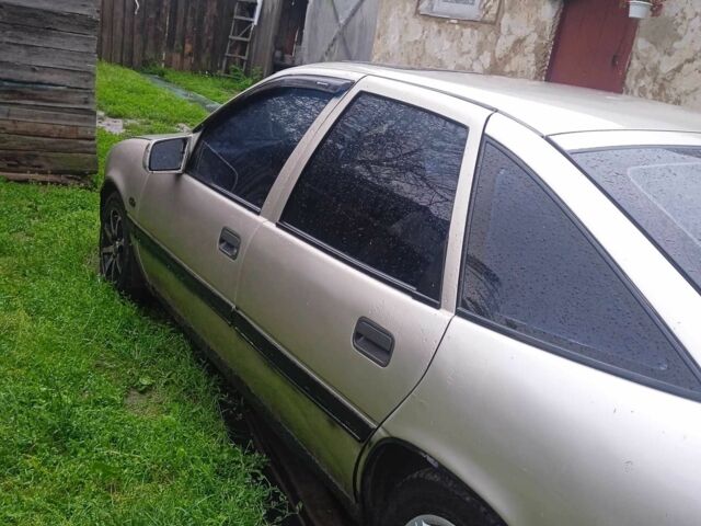 Сірий Опель Вектра, об'ємом двигуна 1.8 л та пробігом 350 тис. км за 1000 $, фото 1 на Automoto.ua