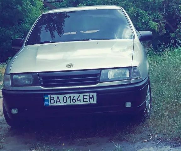 Сірий Опель Вектра, об'ємом двигуна 1.4 л та пробігом 2 тис. км за 1017 $, фото 1 на Automoto.ua