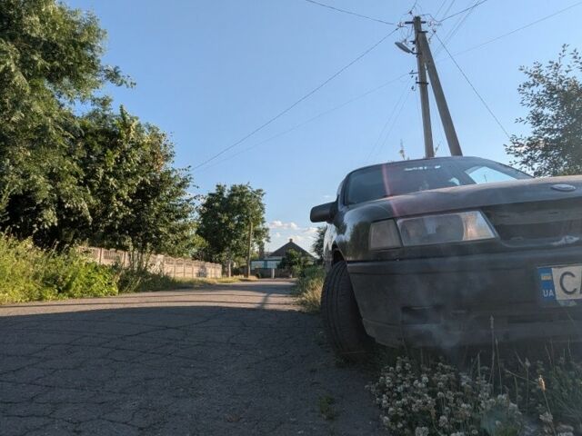 Сірий Опель Вектра, об'ємом двигуна 1.6 л та пробігом 180 тис. км за 401 $, фото 1 на Automoto.ua