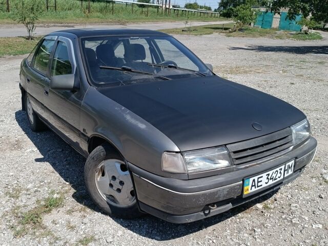 Сірий Опель Вектра, об'ємом двигуна 2 л та пробігом 300 тис. км за 901 $, фото 1 на Automoto.ua