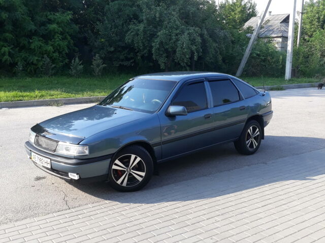 Сірий Опель Вектра, об'ємом двигуна 1.8 л та пробігом 245 тис. км за 3700 $, фото 1 на Automoto.ua