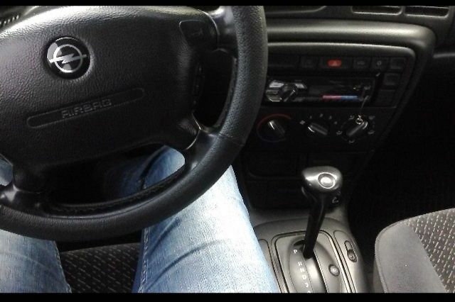 Сірий Опель Вектра, об'ємом двигуна 1 л та пробігом 301 тис. км за 2300 $, фото 1 на Automoto.ua