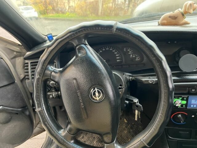 Серый Опель Вектра, объемом двигателя 1.6 л и пробегом 320 тыс. км за 1450 $, фото 1 на Automoto.ua