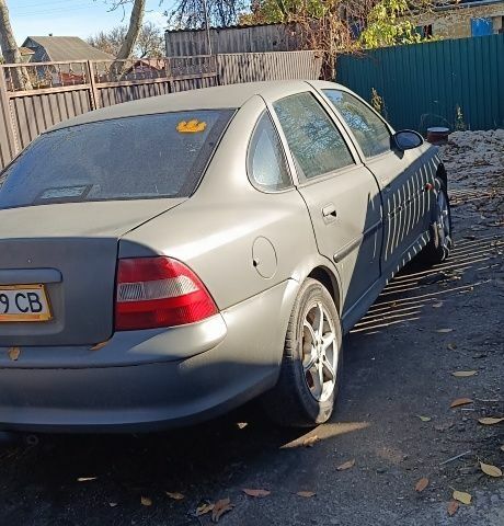 Серый Опель Вектра, объемом двигателя 1.6 л и пробегом 457 тыс. км за 1300 $, фото 1 на Automoto.ua