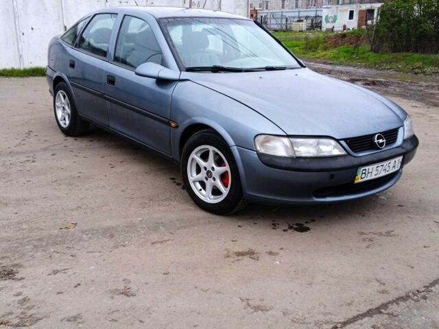 Серый Опель Вектра, объемом двигателя 1.6 л и пробегом 350 тыс. км за 1600 $, фото 1 на Automoto.ua
