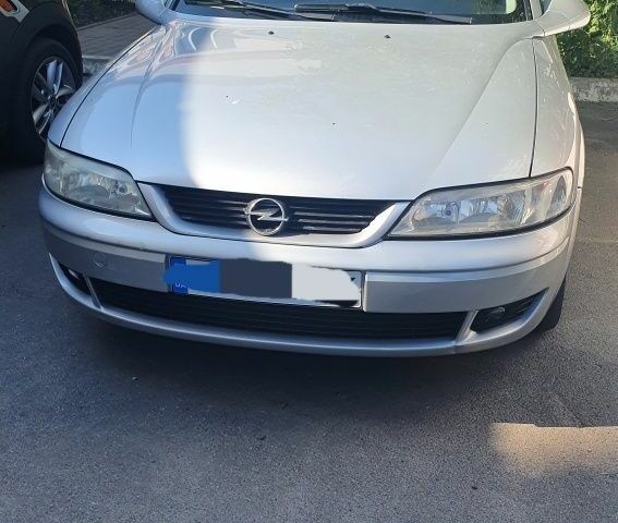 Сірий Опель Вектра, об'ємом двигуна 2 л та пробігом 300 тис. км за 700 $, фото 1 на Automoto.ua