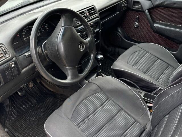 Опель Вектра 1988 в Харькове на Automoto.ua Серый Опель Вектра, объемом двигателя 0 л и пробегом 200 тыс. км за 1000 $, фото 1 на Automoto.ua