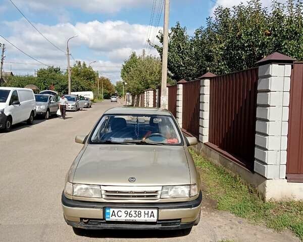 Серый Опель Вектра, объемом двигателя 1.6 л и пробегом 440 тыс. км за 1100 $, фото 1 на Automoto.ua
