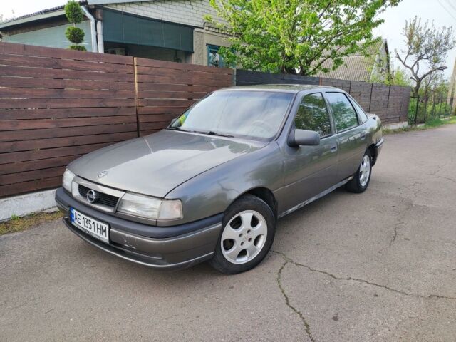 Серый Опель Вектра, объемом двигателя 2 л и пробегом 350 тыс. км за 1550 $, фото 1 на Automoto.ua