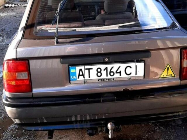 Сірий Опель Вектра, об'ємом двигуна 1.6 л та пробігом 400 тис. км за 950 $, фото 1 на Automoto.ua