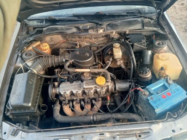 Серый Опель Вектра, объемом двигателя 1.6 л и пробегом 300 тыс. км за 460 $, фото 1 на Automoto.ua