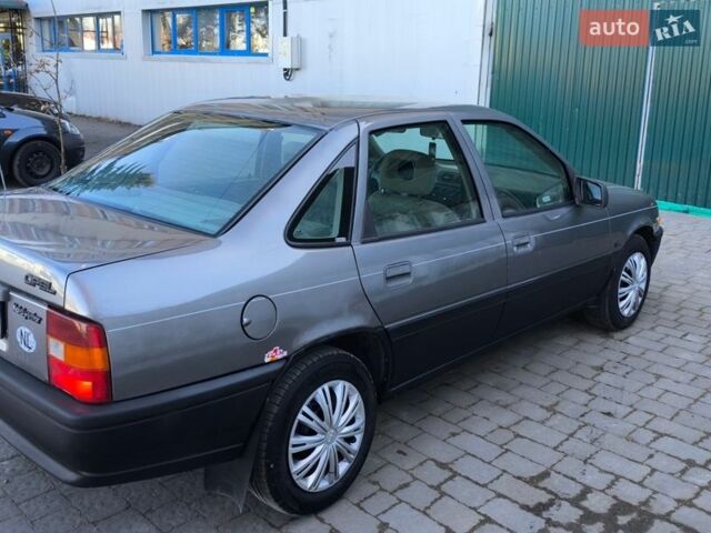 Серый Опель Вектра, объемом двигателя 1.6 л и пробегом 343 тыс. км за 999 $, фото 1 на Automoto.ua