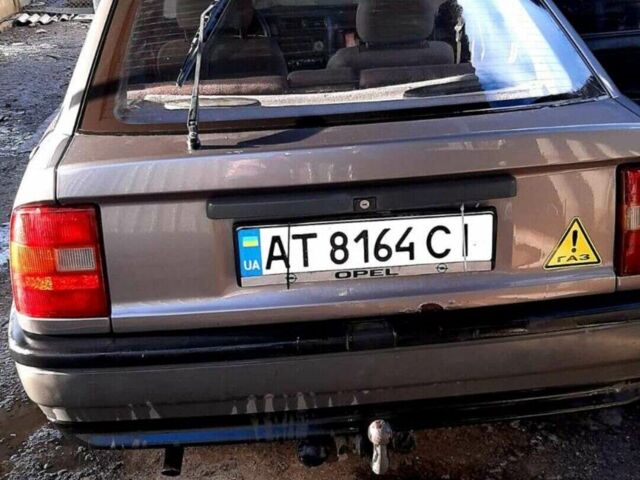 Сірий Опель Вектра, об'ємом двигуна 1.6 л та пробігом 400 тис. км за 950 $, фото 1 на Automoto.ua