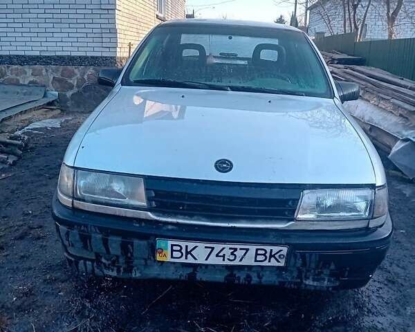 Серый Опель Вектра, объемом двигателя 1.6 л и пробегом 600 тыс. км за 700 $, фото 1 на Automoto.ua