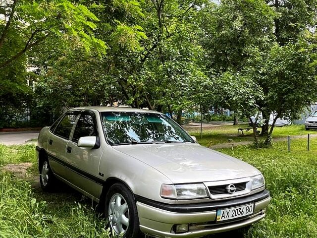 Серый Опель Вектра, объемом двигателя 1.6 л и пробегом 300 тыс. км за 1400 $, фото 1 на Automoto.ua