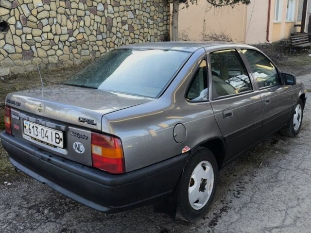 Серый Опель Вектра, объемом двигателя 1.6 л и пробегом 443 тыс. км за 999 $, фото 1 на Automoto.ua