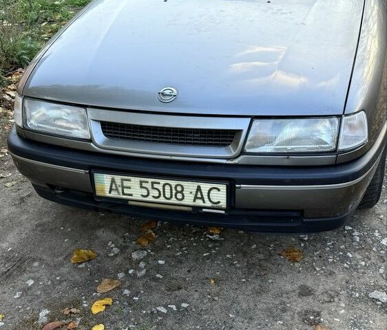 Серый Опель Вектра, объемом двигателя 1.6 л и пробегом 420 тыс. км за 1200 $, фото 1 на Automoto.ua