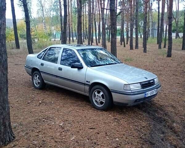Серый Опель Вектра, объемом двигателя 1.6 л и пробегом 500 тыс. км за 2000 $, фото 1 на Automoto.ua