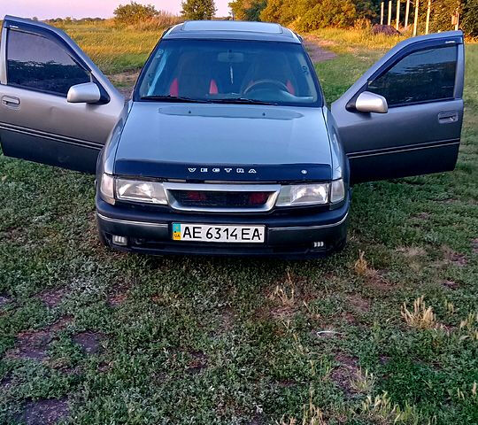 Серый Опель Вектра, объемом двигателя 2 л и пробегом 0 тыс. км за 2030 $, фото 1 на Automoto.ua