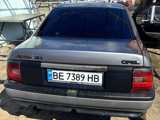 Серый Опель Вектра, объемом двигателя 1.6 л и пробегом 249 тыс. км за 1500 $, фото 1 на Automoto.ua