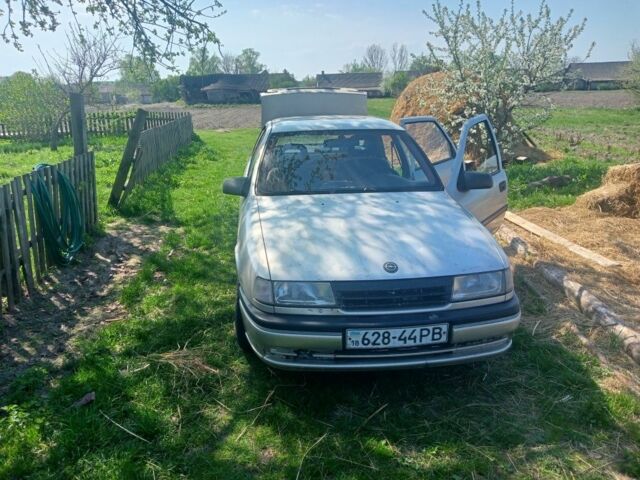 Серый Опель Вектра, объемом двигателя 1.6 л и пробегом 300 тыс. км за 1150 $, фото 1 на Automoto.ua