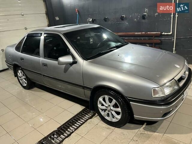 Серый Опель Вектра, объемом двигателя 1.8 л и пробегом 230 тыс. км за 2100 $, фото 1 на Automoto.ua