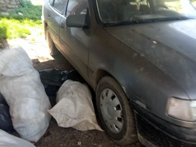 Серый Опель Вектра, объемом двигателя 1.6 л и пробегом 1 тыс. км за 1000 $, фото 1 на Automoto.ua