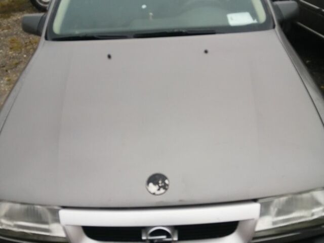 Сірий Опель Вектра, об'ємом двигуна 2 л та пробігом 999 тис. км за 1250 $, фото 1 на Automoto.ua