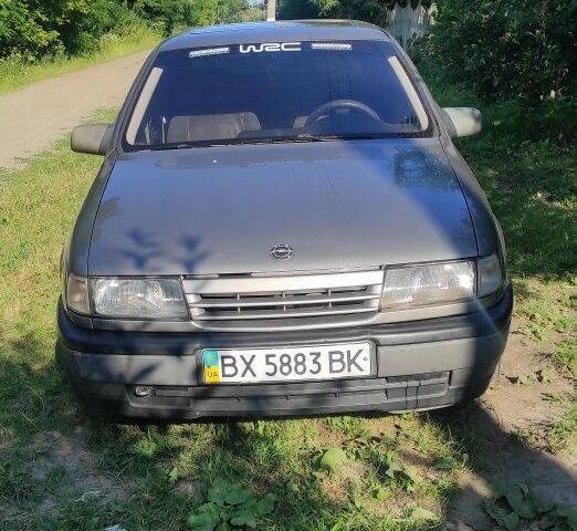 Серый Опель Вектра, объемом двигателя 1.6 л и пробегом 400 тыс. км за 1650 $, фото 1 на Automoto.ua