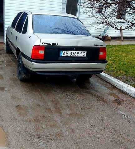 Сірий Опель Вектра, об'ємом двигуна 2 л та пробігом 100 тис. км за 1000 $, фото 1 на Automoto.ua