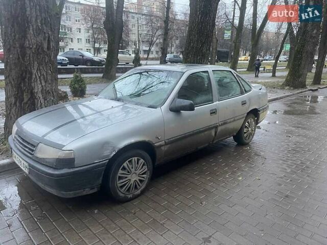 Серый Опель Вектра, объемом двигателя 1.6 л и пробегом 400 тыс. км за 900 $, фото 1 на Automoto.ua