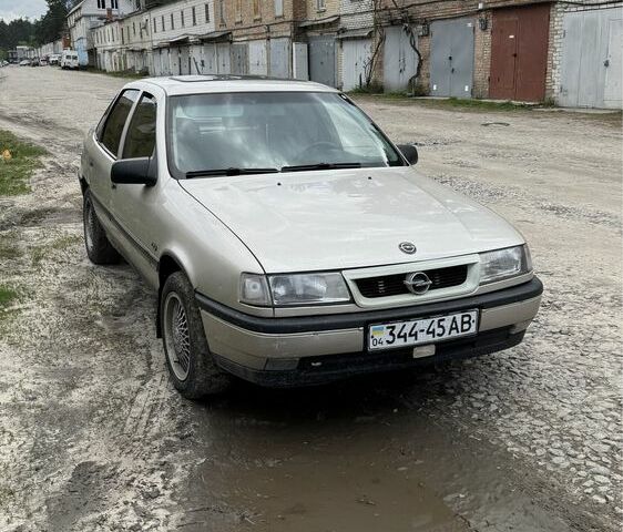 Сірий Опель Вектра, об'ємом двигуна 2 л та пробігом 324 тис. км за 1000 $, фото 1 на Automoto.ua