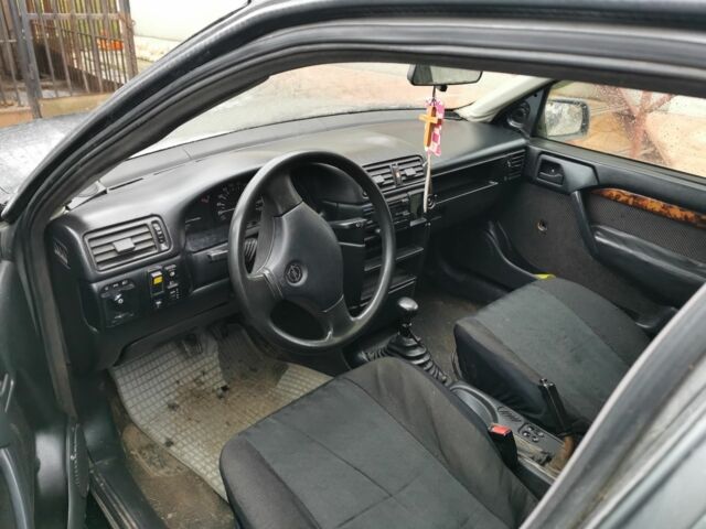 Серый Опель Вектра, объемом двигателя 0 л и пробегом 450 тыс. км за 800 $, фото 1 на Automoto.ua