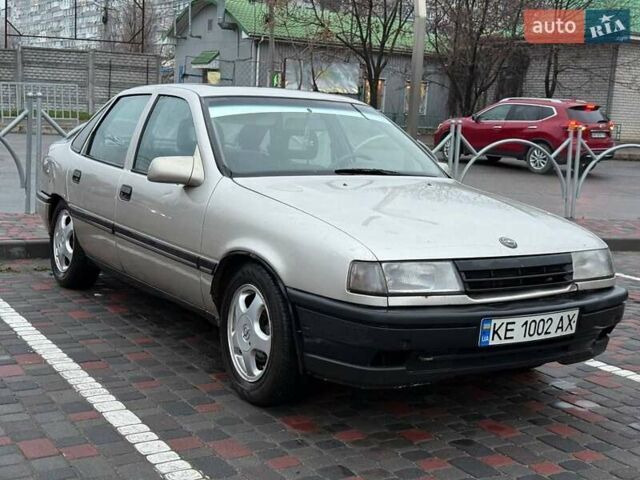 Серый Опель Вектра, объемом двигателя 2 л и пробегом 409 тыс. км за 1500 $, фото 1 на Automoto.ua