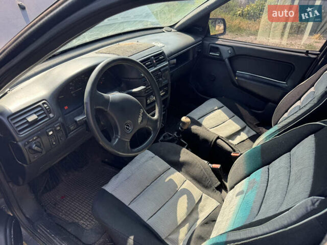 Серый Опель Вектра, объемом двигателя 2 л и пробегом 125 тыс. км за 1750 $, фото 1 на Automoto.ua