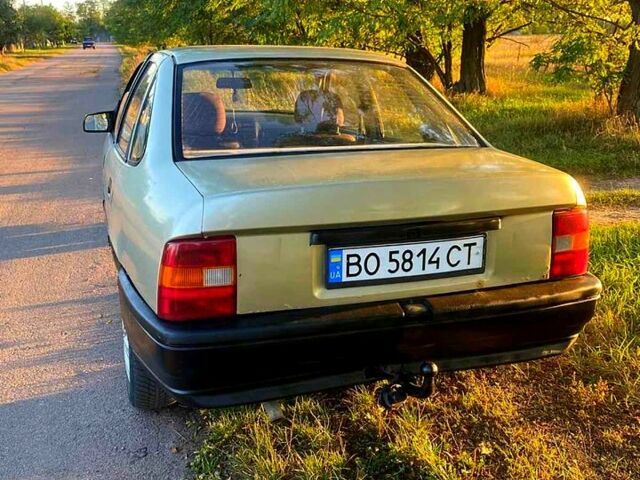 Серый Опель Вектра, объемом двигателя 1.6 л и пробегом 270 тыс. км за 970 $, фото 1 на Automoto.ua