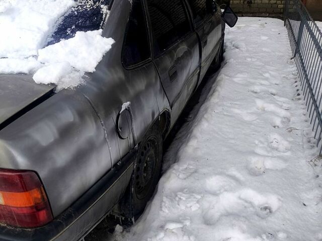 Сірий Опель Вектра, об'ємом двигуна 1.6 л та пробігом 0 тис. км за 500 $, фото 1 на Automoto.ua
