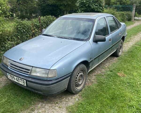 Серый Опель Вектра, объемом двигателя 1.7 л и пробегом 363 тыс. км за 900 $, фото 1 на Automoto.ua