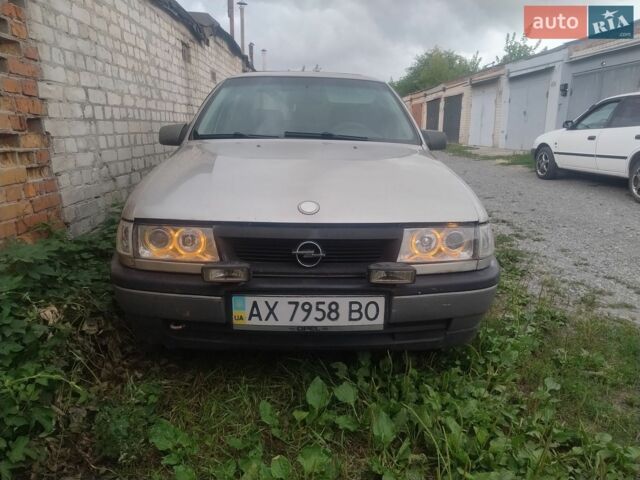 Сірий Опель Вектра, об'ємом двигуна 1.6 л та пробігом 379 тис. км за 950 $, фото 1 на Automoto.ua