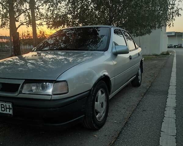 Серый Опель Вектра, объемом двигателя 1.7 л и пробегом 210 тыс. км за 2200 $, фото 1 на Automoto.ua