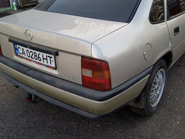 Сірий Опель Вектра, об'ємом двигуна 1.6 л та пробігом 250 тис. км за 2200 $, фото 1 на Automoto.ua