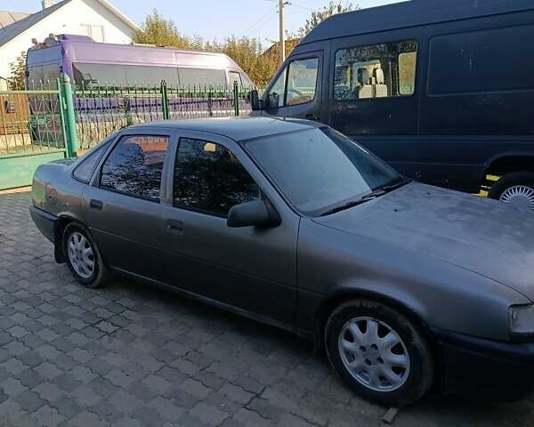 Опель Вектра 1991 у Чернівцях на Automoto.ua Сірий Опель Вектра, об'ємом двигуна 1.6 л та пробігом 330 тис. км за 775 $, фото 1 на Automoto.ua
