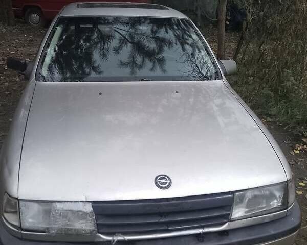 Серый Опель Вектра, объемом двигателя 1.8 л и пробегом 435 тыс. км за 650 $, фото 1 на Automoto.ua